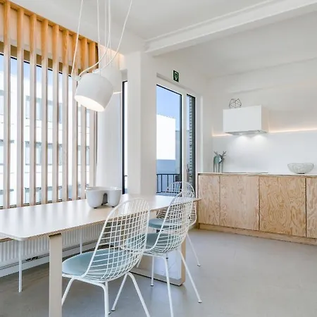 De Zwemmer - Practical, Optimized App With Garage