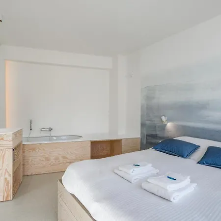 De Zwemmer - Practical, Optimized App With Garage Appartement *